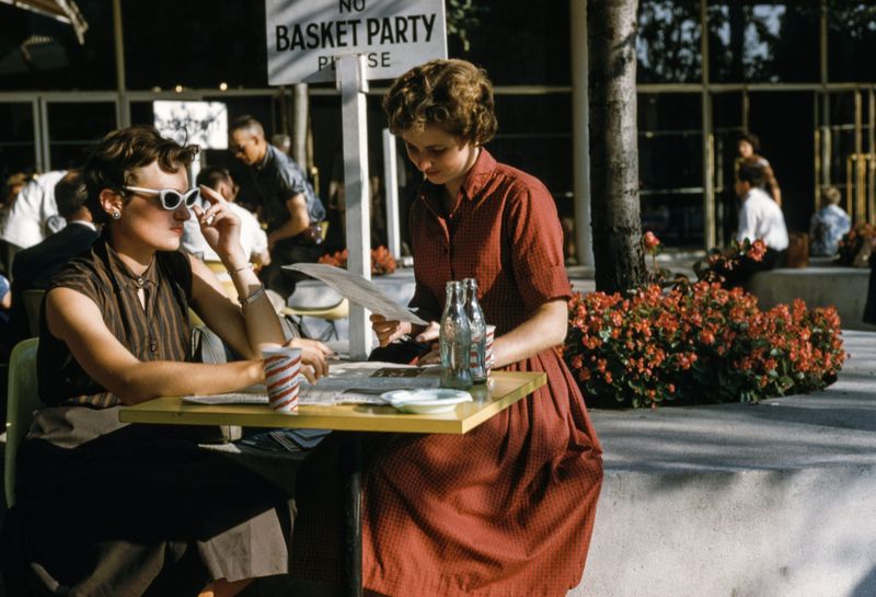 10 Old-School Manners Younger Generations Have Forgotten