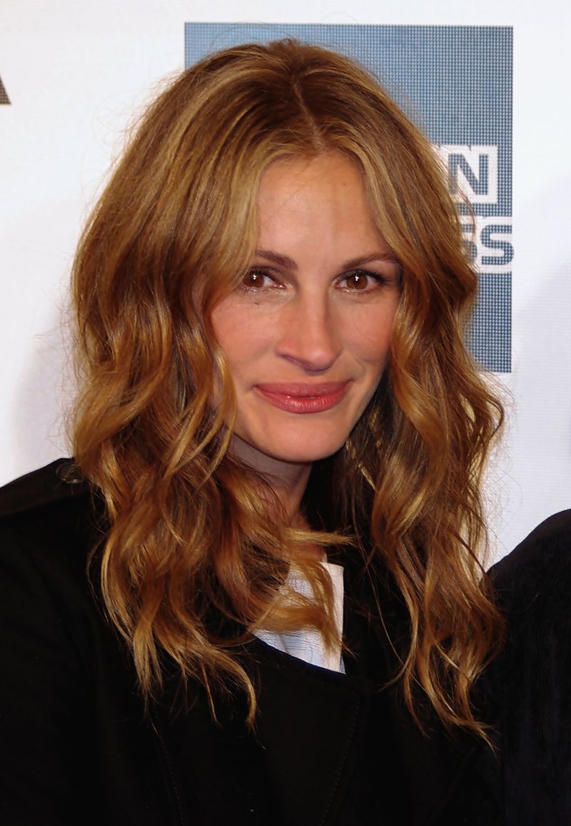 Julia Roberts and Emma Roberts