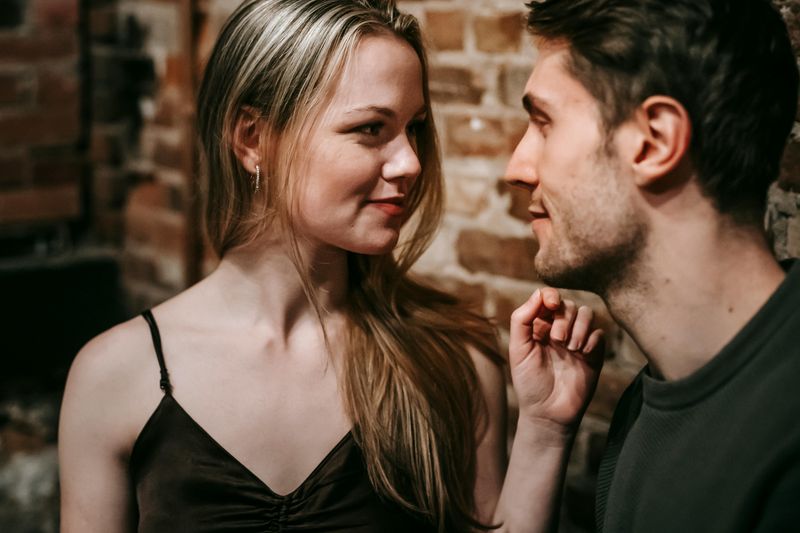 9 Tiny Mistakes That Instantly Ruin First Dates