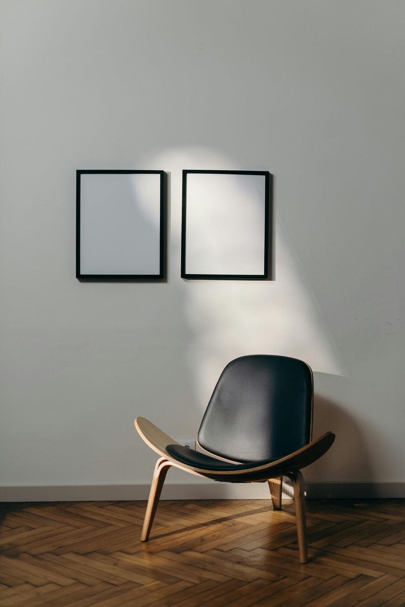 Displaying Empty Picture Frames Without Photos