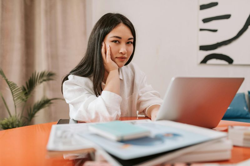 12 Subtle Habits That Reveal Someone's Way Smarter Than You Think