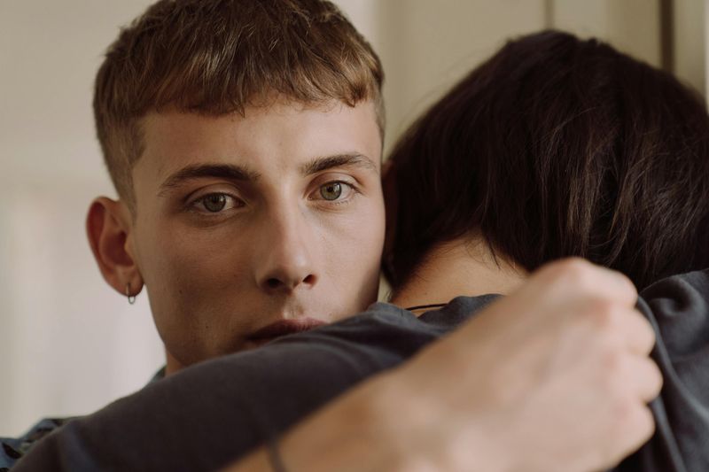 9 Unsettling Signs Your Husband Is Shutting Down Emotionally