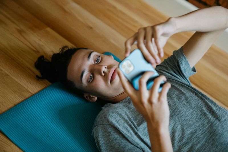 11 Signs He's Still Stuck on His Ex