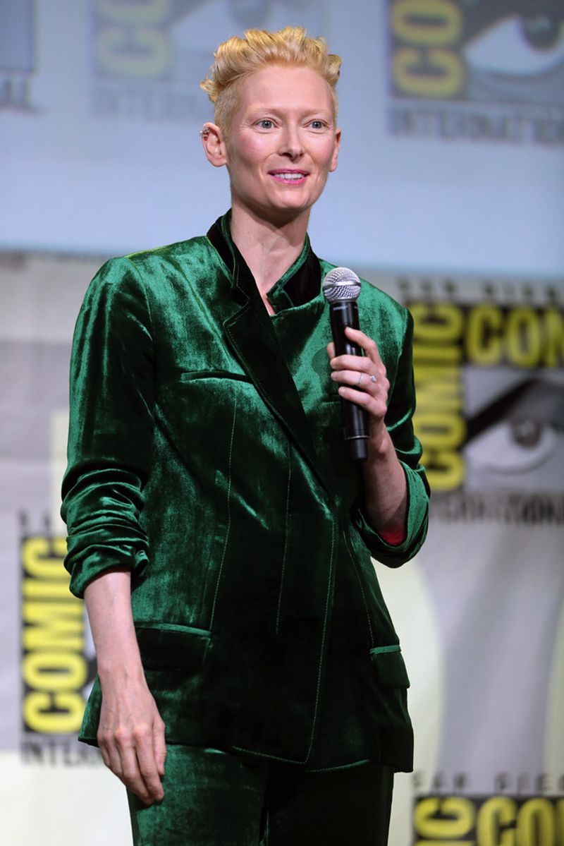 Tilda Swinton: 5 ft 10 in (1.79 m)