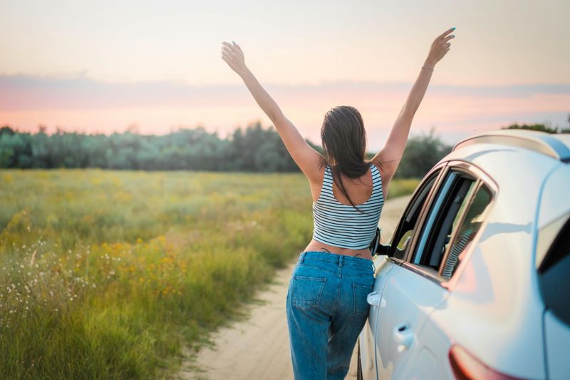 12 Signs Solo Traveling Is For You & 12 Signs You're Better Off With Some Company