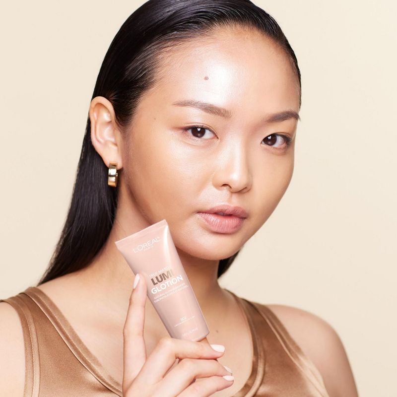Glow-Enhancing Foundation