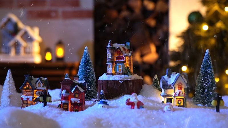 Gerrii 31‑Piece Lighted Christmas Village Houses Figurine Set