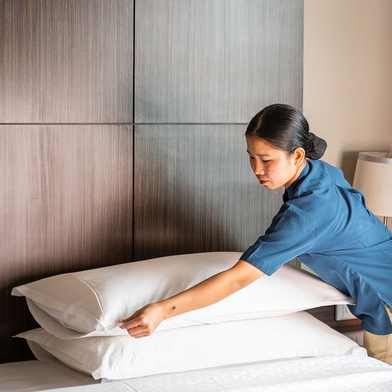 Hotel Housekeeping (Without Daily Service)