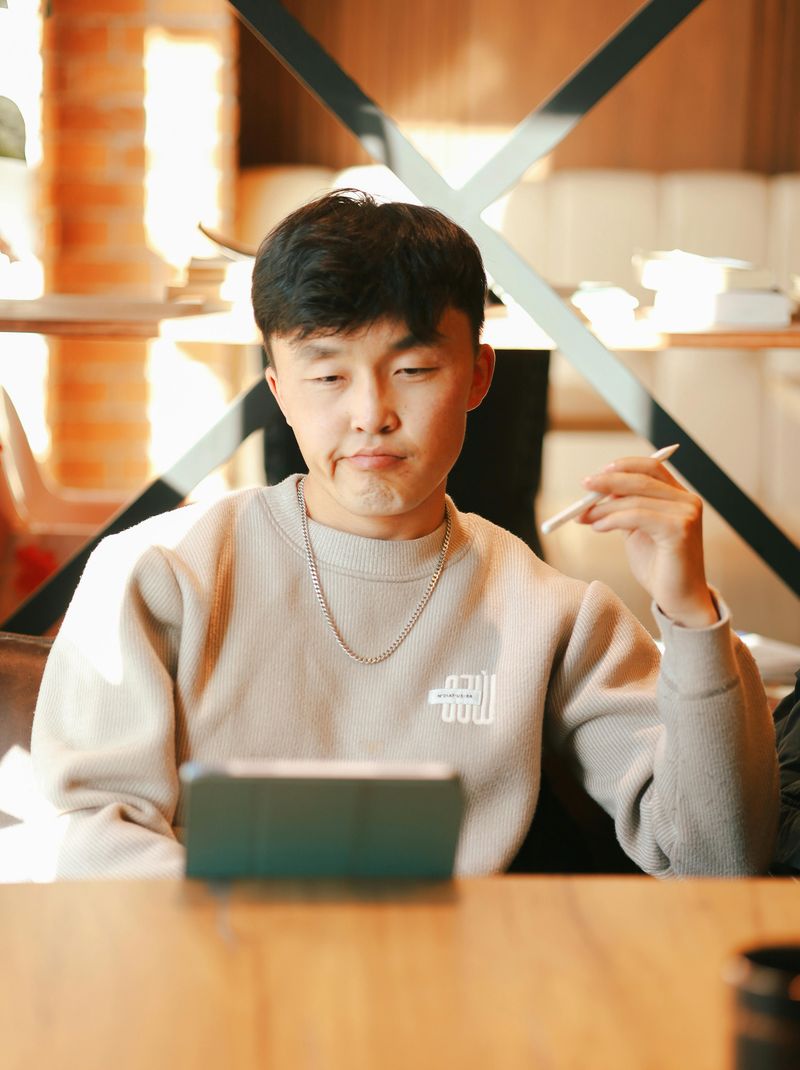 Scrolling Mindlessly for Hours
