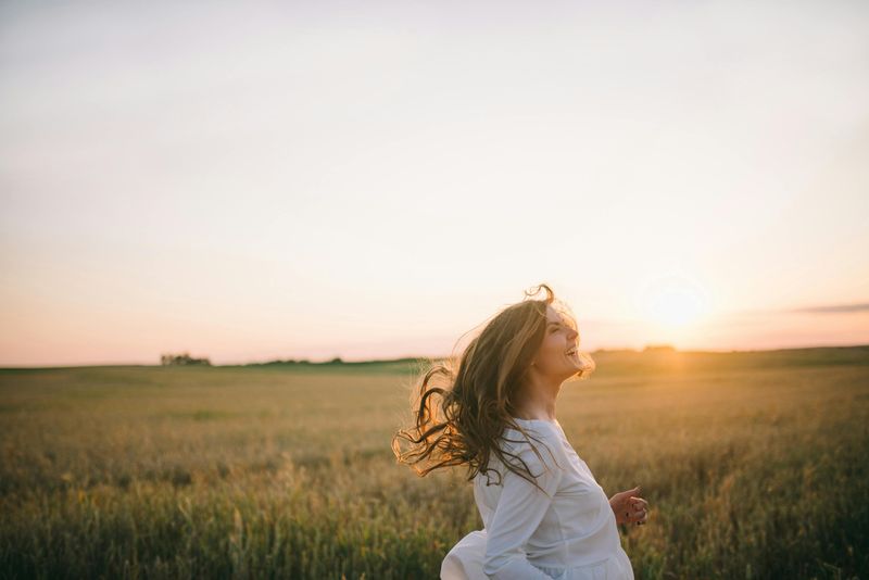 6 Therapist-Approved Steps to Heal Heartbreak and Reclaim Your Joy