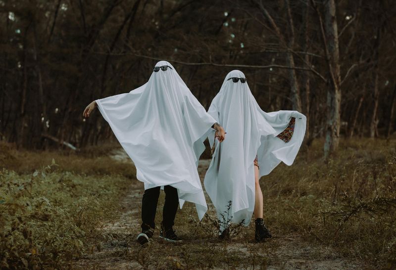 13 Halloween Date Ideas for Couples to Embrace the Spooky Spirit