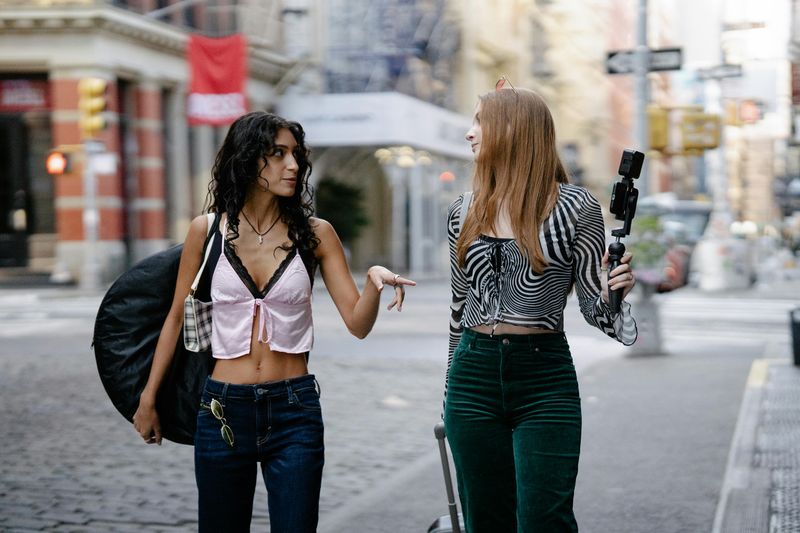 11 Social Habits That Make People Hard to Be Around