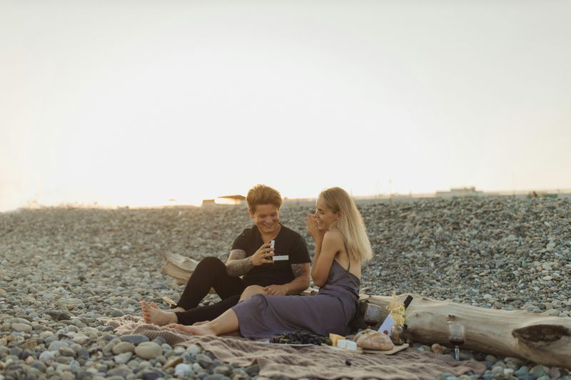 11 Tiny Gestures That Mean More Than Grand Romances