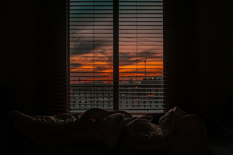 Turn Off Your Screens Before Bed (Your Brain Will Thank You)