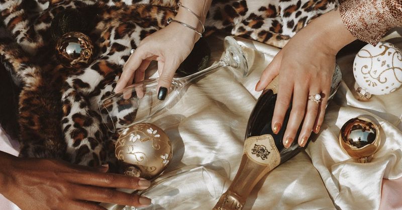 It counters “comparison culture” with transparency