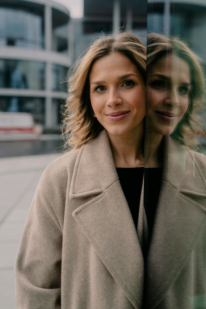 People Make More Eye Contact With You