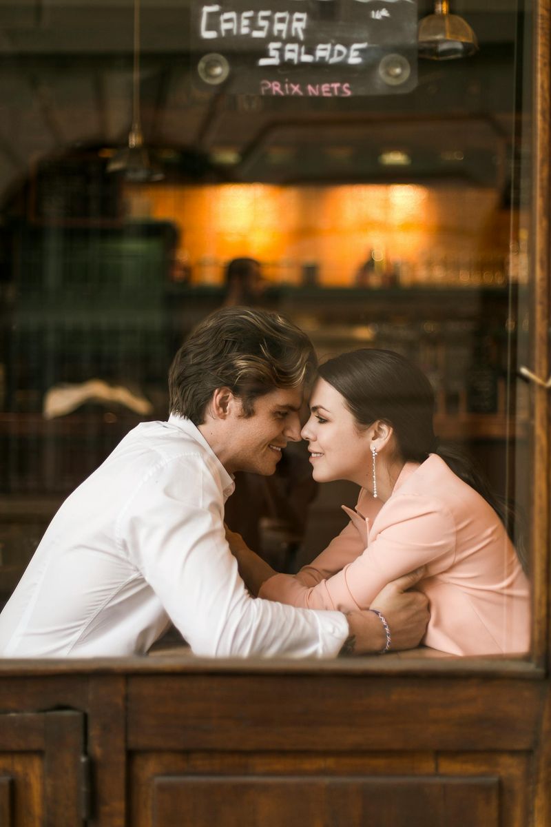 10 Things Women Do That Instantly Impress Men