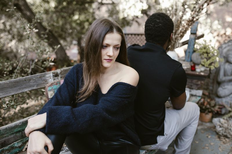 9 Red Flags He’s Breadcrumbing You Instead of Building a Real Relationship