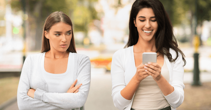 13 Subtle Signs Someone Might Not Be the Friend You Think