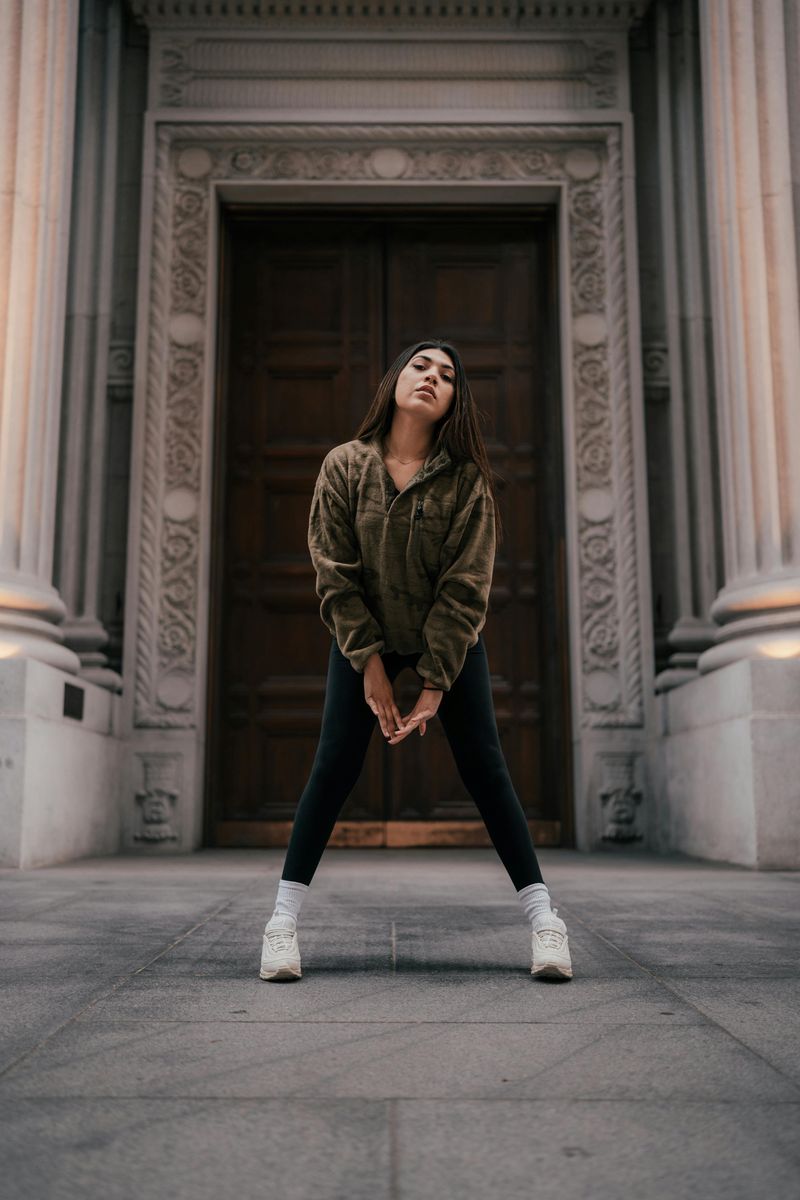 Leggings + a long sweater or hoodie (cozy + flattering, everyday attractive)