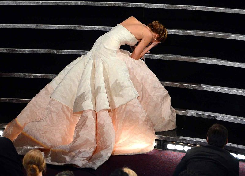 Jennifer Lawrence's Oscar Tumble (2013 Academy Awards)