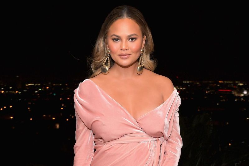 Chrissy Teigen – From Twitter Darling to Cyberbully