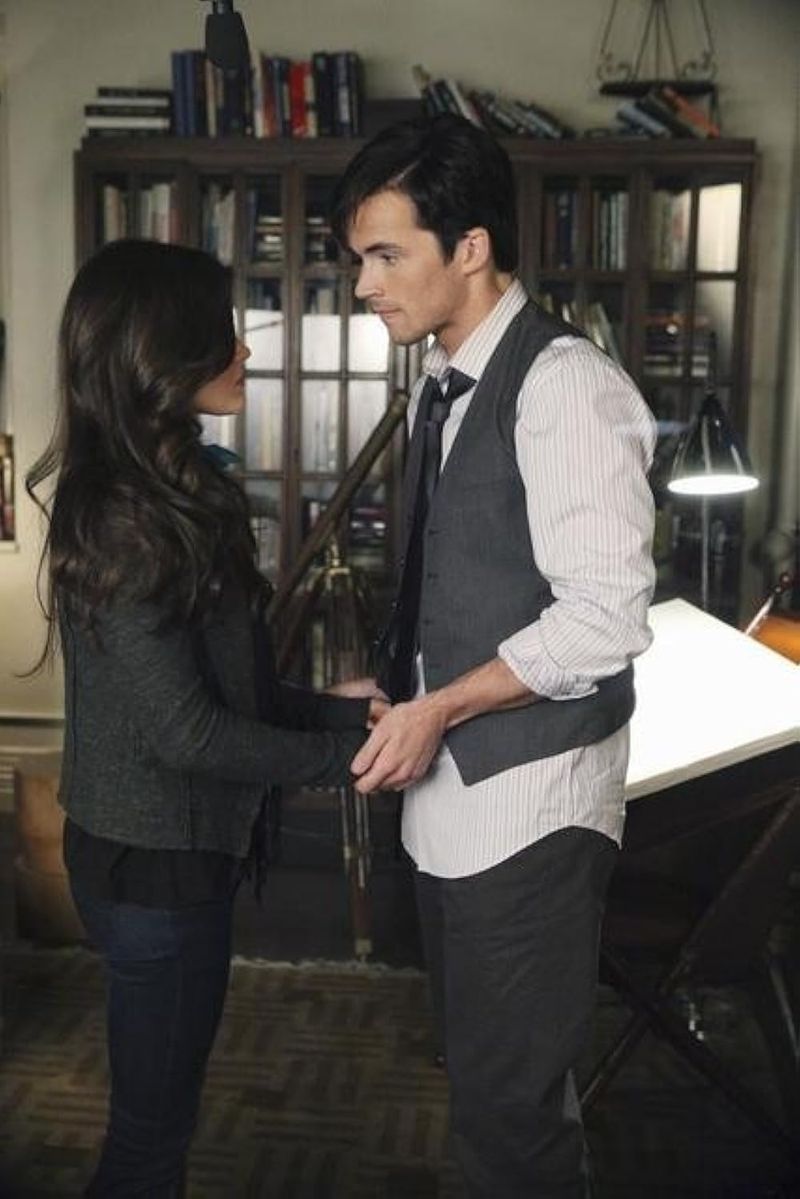 Aria Montgomery & Ezra Fitz