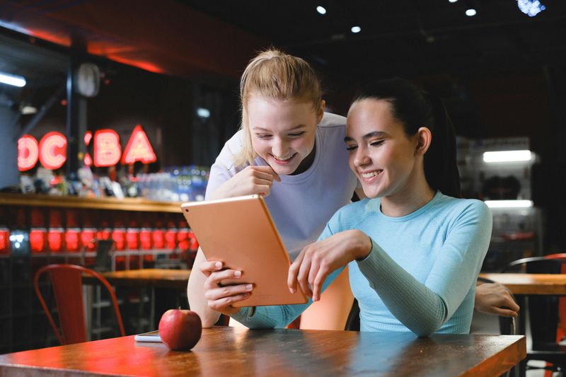 12 Ways Highly Intelligent People Communicate Differently