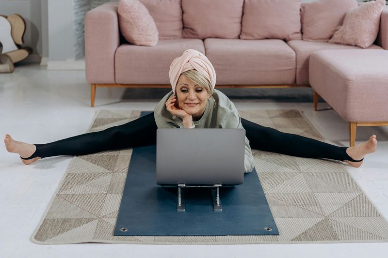 7 Everyday Things Fit People in Their 50s Can Still Do Without Thinking