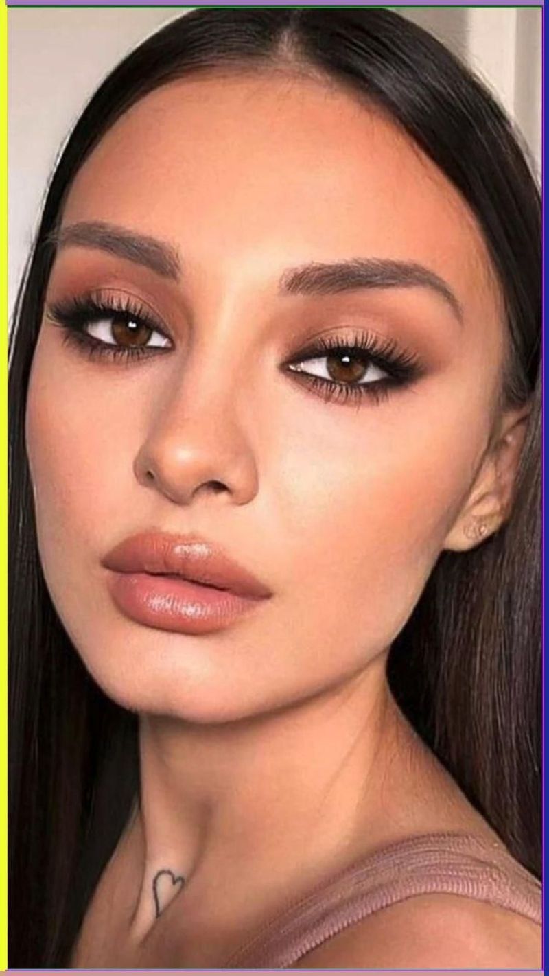 Soft Smoky Under-eye