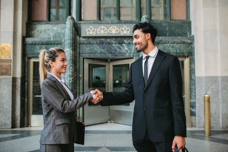 16 Tactics Workers Employ to Stand Out Without Extra Effort