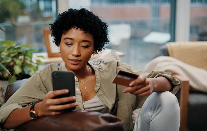 10 Social Media Habits That Encourage Overspending