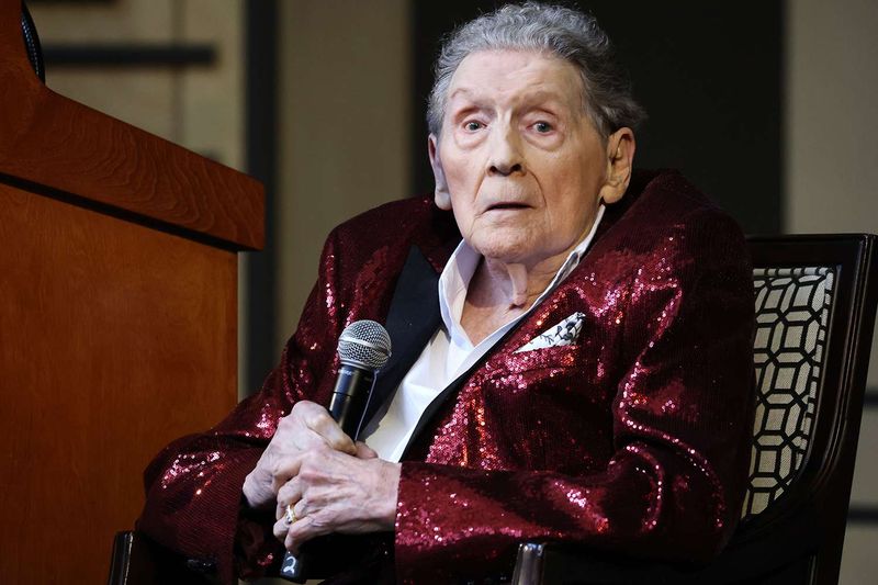 Jerry Lee Lewis — 7 marriages