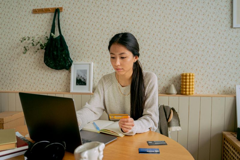 Closing Old Accounts Shrinks Your Credit History