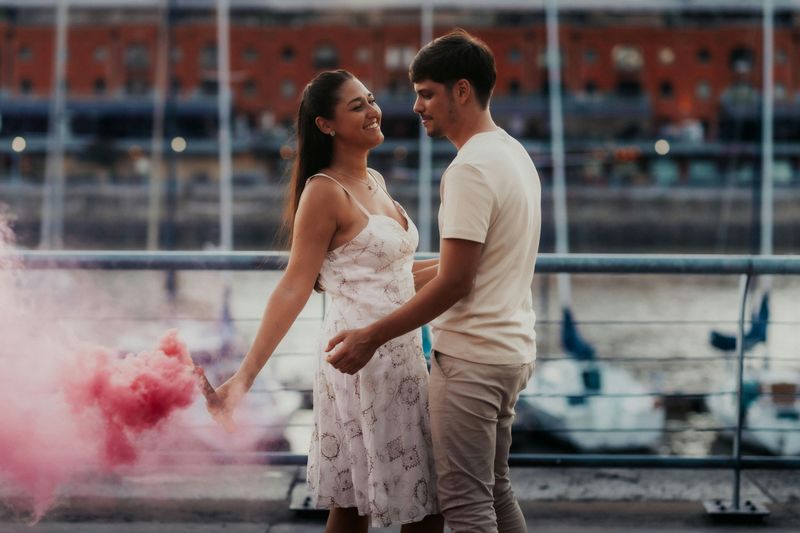 Love-bombing without follow-through (big talk, fast intimacy, zero consistency)