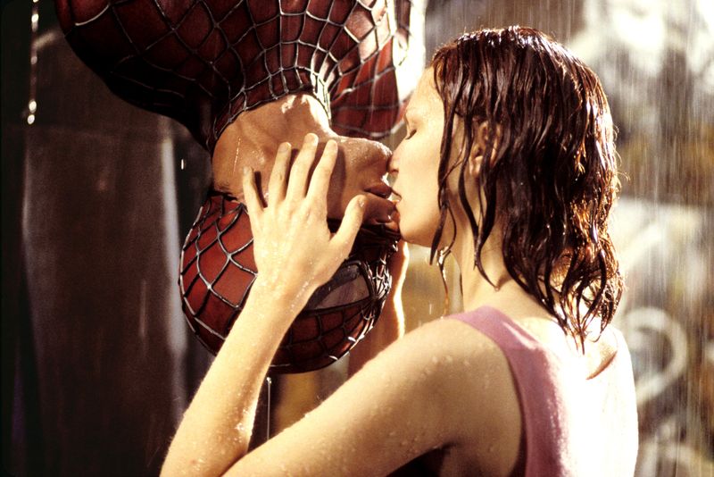 Tobey Maguire & Kirsten Dunst – Spider-Man (Upside-Down Kiss)