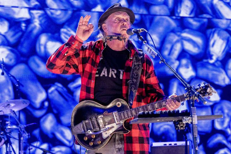 Neil Young – Everybody's Rockin' (1983)