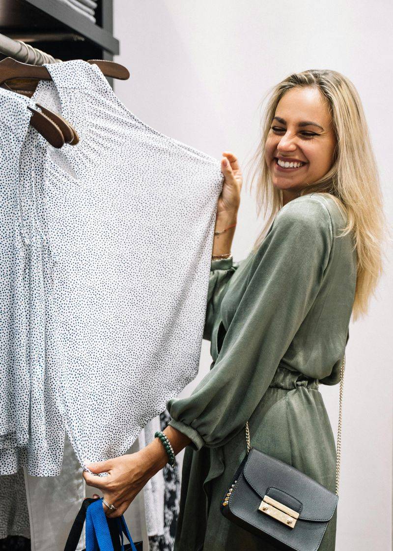 Buying Outfits Just to Take Pictures and Return Them