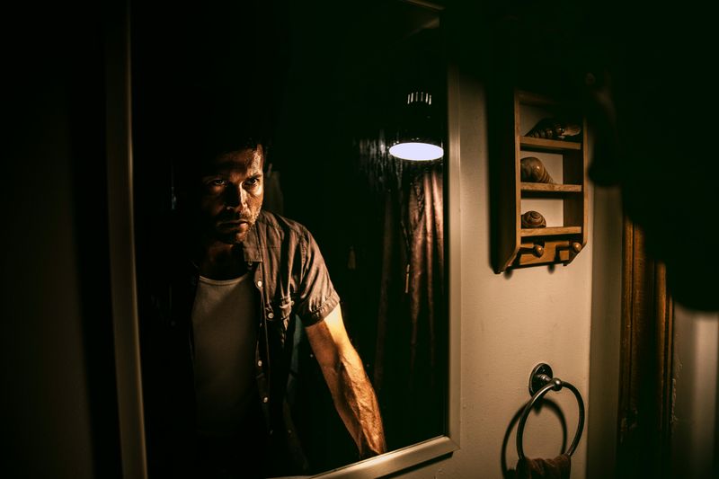 9 Common Indicators of Unhappiness and Loneliness in Married Men