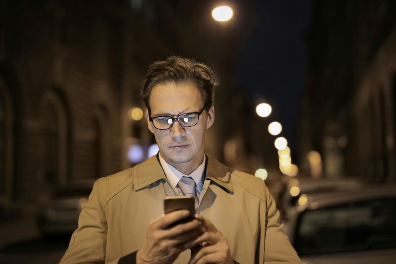 Only reaches out last-minute