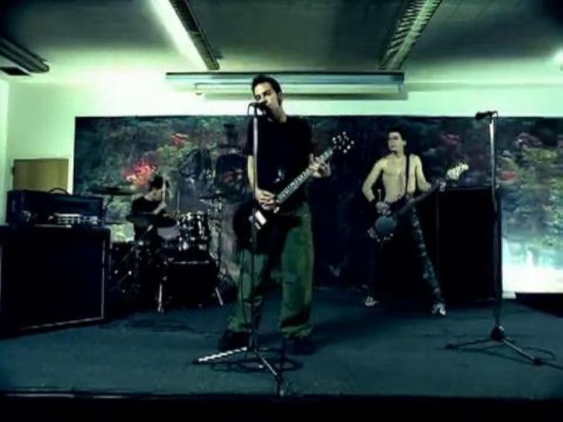 “The Red” – Chevelle (2002)