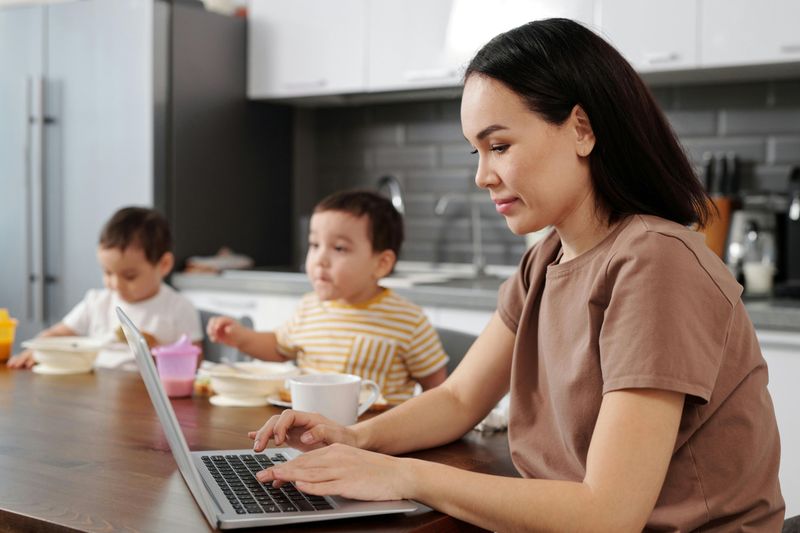 10 Ways Modern Work Culture Is Changing Family Life (For Better and Worse)