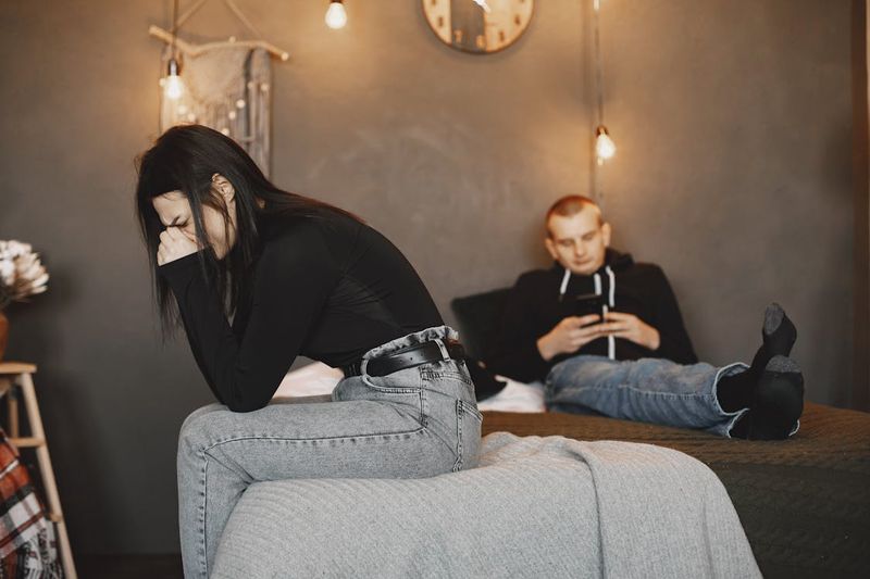 7 Subtle Signs You're Falling Out of Love Without Realizing It
