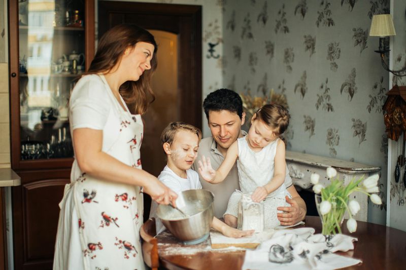 10 Outdated Expectations Men Still Have of Women (That Need to Go)