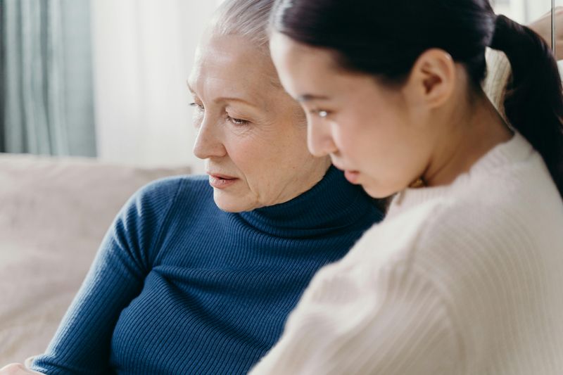 Experts Say These 9 Behaviors Reveal a Narcissistic Mother