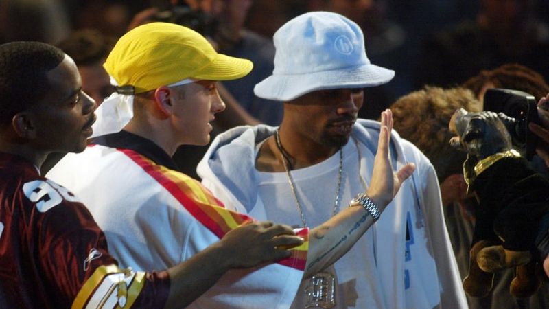 Eminem vs. Moby and Triumph the Insult Comic Dog (2002 VMAs)