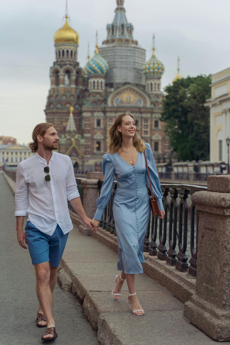 5 Romantic Clichés That Feel Forced & 5 That Truly Work Wonders