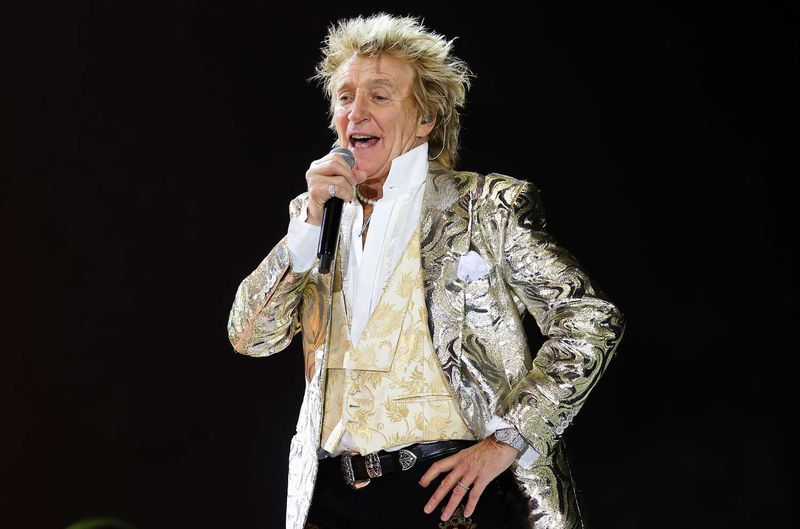 “Da Ya Think I’m Sexy?” – Rod Stewart