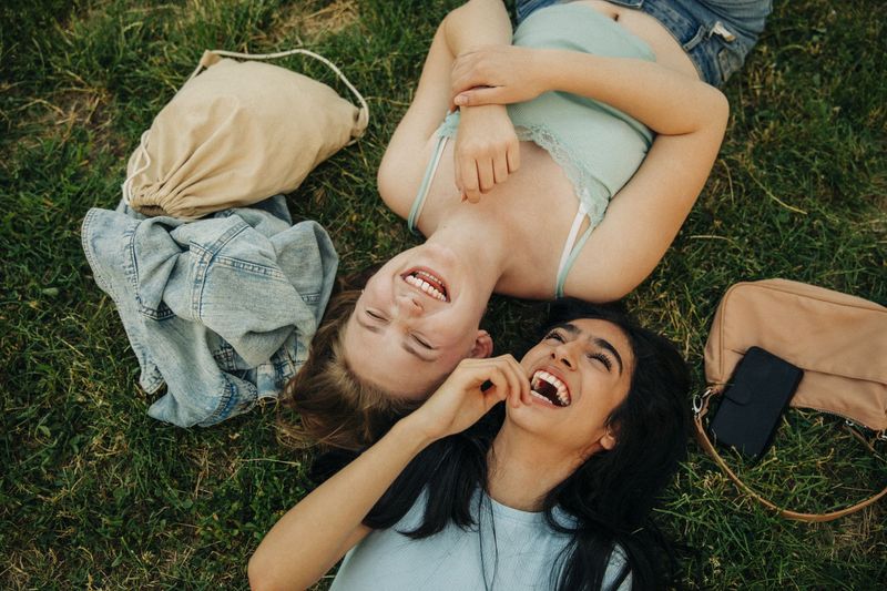 Want to Be a Better Friend? Start with These 22 Easy Habits