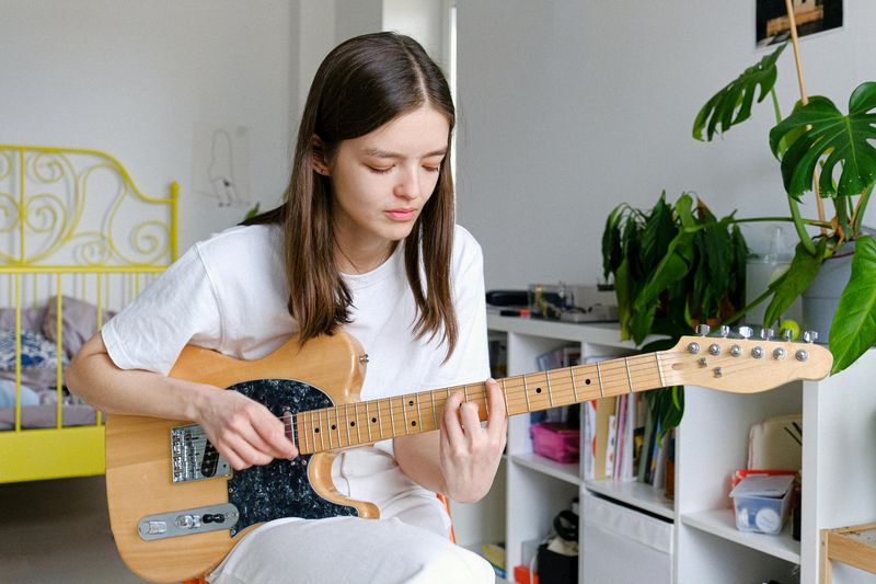 13 Hobbies That Slowly Disappear From Our Lives as We Get Older
